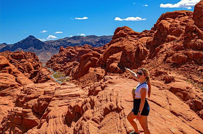 Small-Group Valley of Fire Hiking Tour photo 2